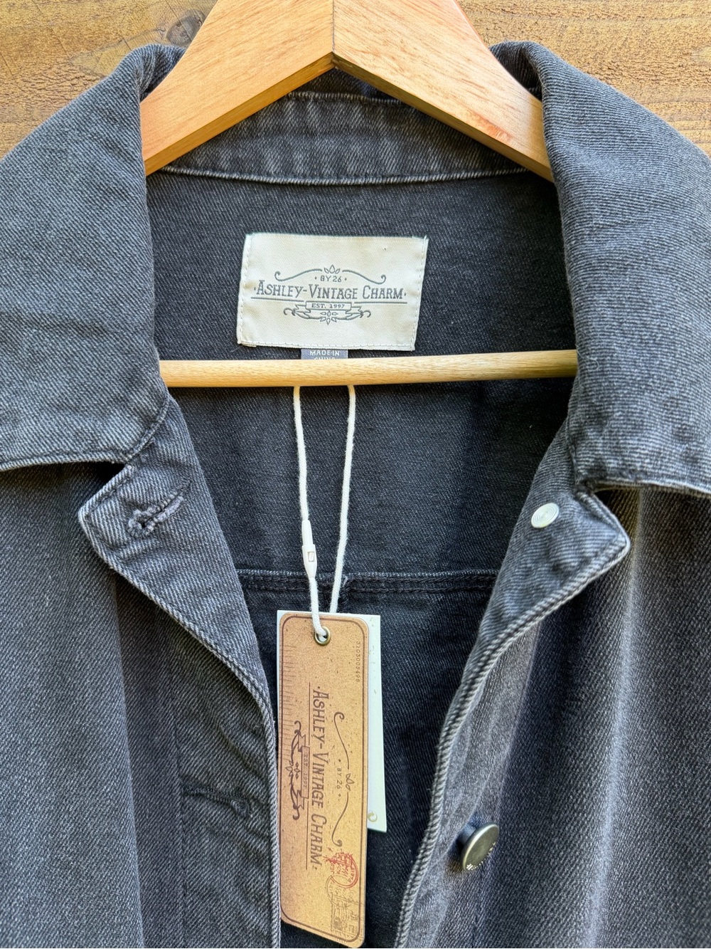 Ashley Vintage Charm Deep Black Cropped Denim Jacket - Button Front Size Large - Picture 4 of 12